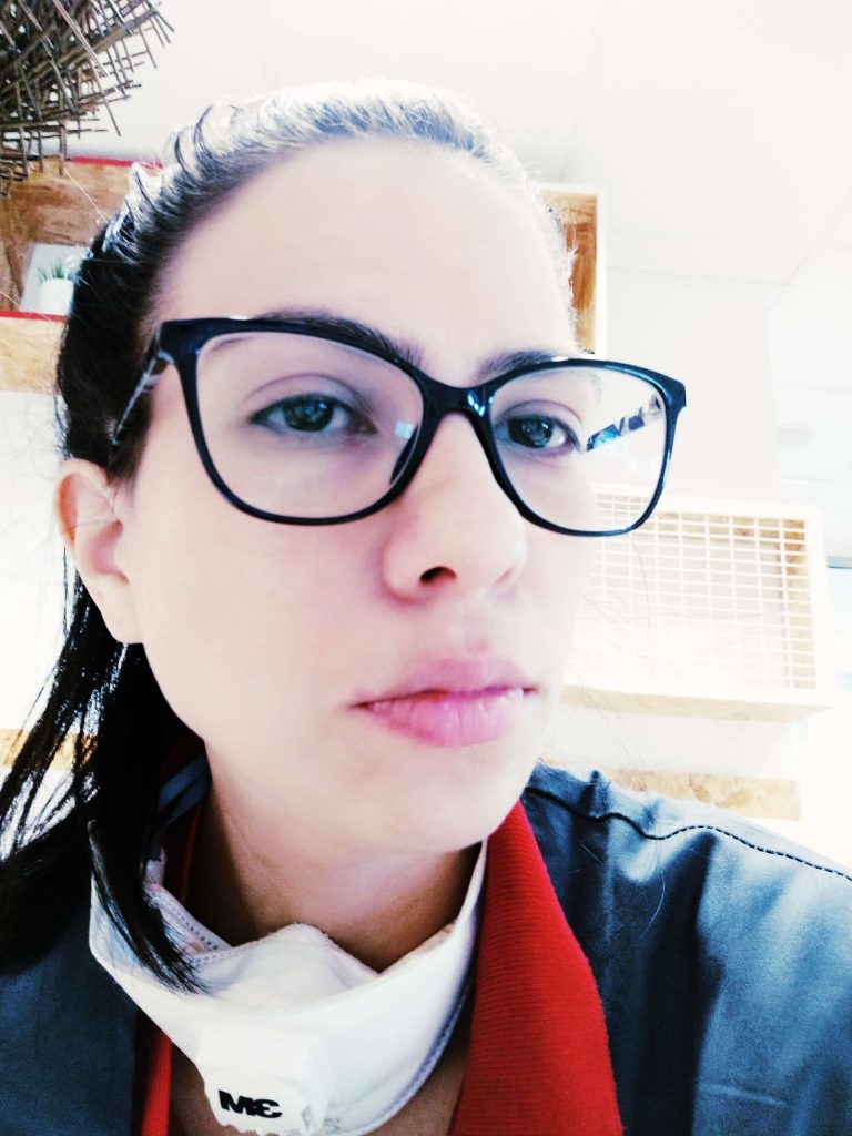 Rosa,29años. Trabaja como cajera reponedora